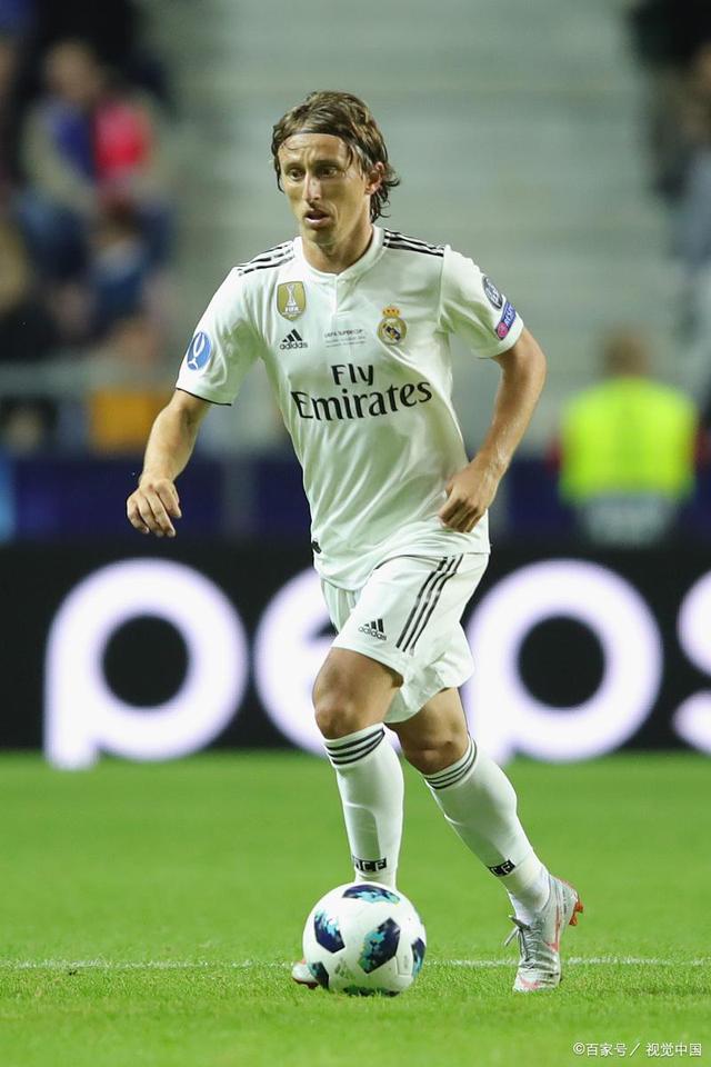 2015年：日职棒福冈软银鹰队击败养乐多燕子，蝉联日本一冠军。