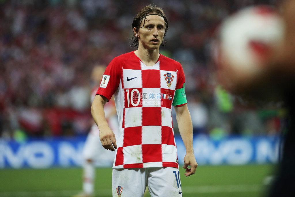 德国杯-凯恩双响迪亚斯失单刀 拜仁4-1科隆